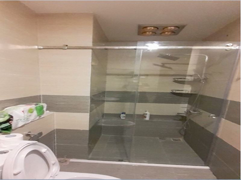 vách kính nhà tắm cửa lùa giúp mở rộng không gian phòng tắm 