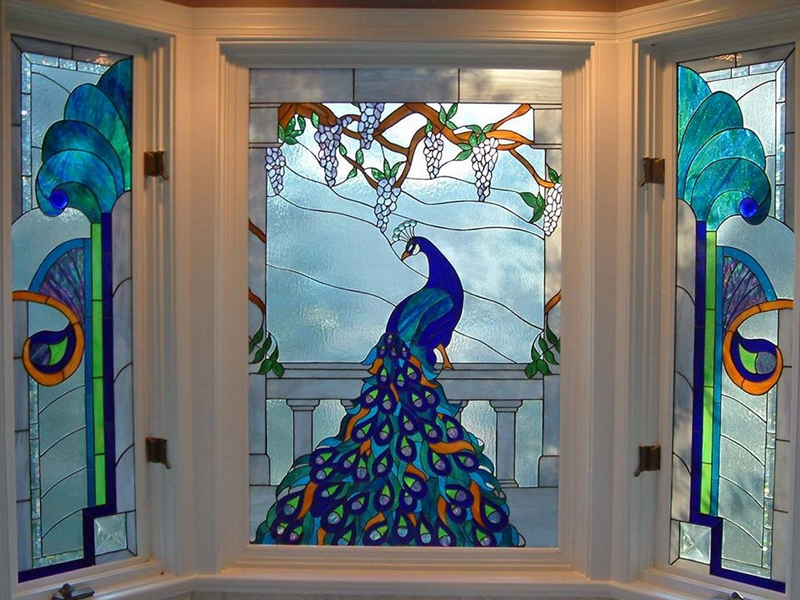 Cửa sổ kính ghép màu nghệ thuật chim công độc đáo