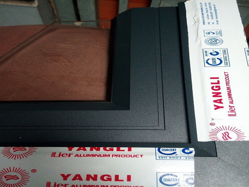 Cửa kính khung nhôm Yangli nhập khẩu chính hãng