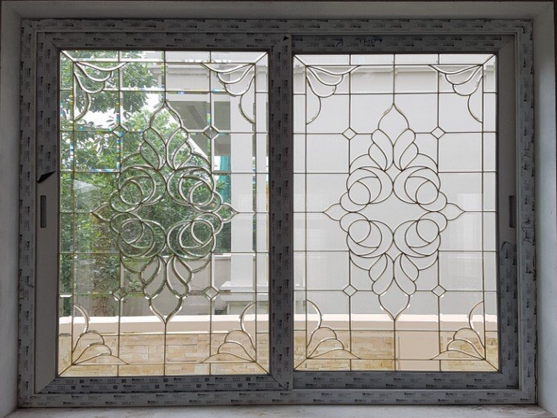 Mẫu cửa sổ kính hoa đồng kiểu dáng đơn giản, trang nhã