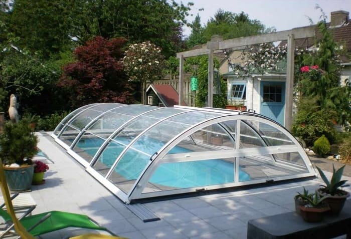 Mái che kính cong dành cho bể bơi